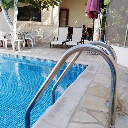 Hébergement de vacances Family House With Pool In Kritou Tera *