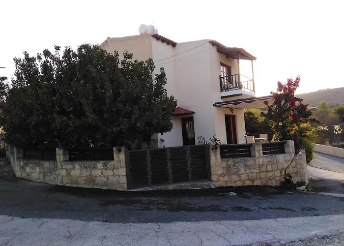 Family House With Pool In Kritou Tera Semesterbostad